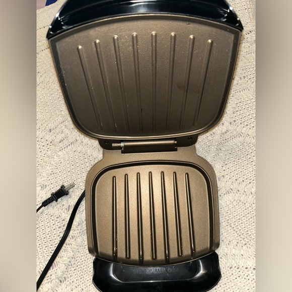 George Foreman Grilling Machine 2 Serving Grill w/Drip Tray - Picture 5 of 9